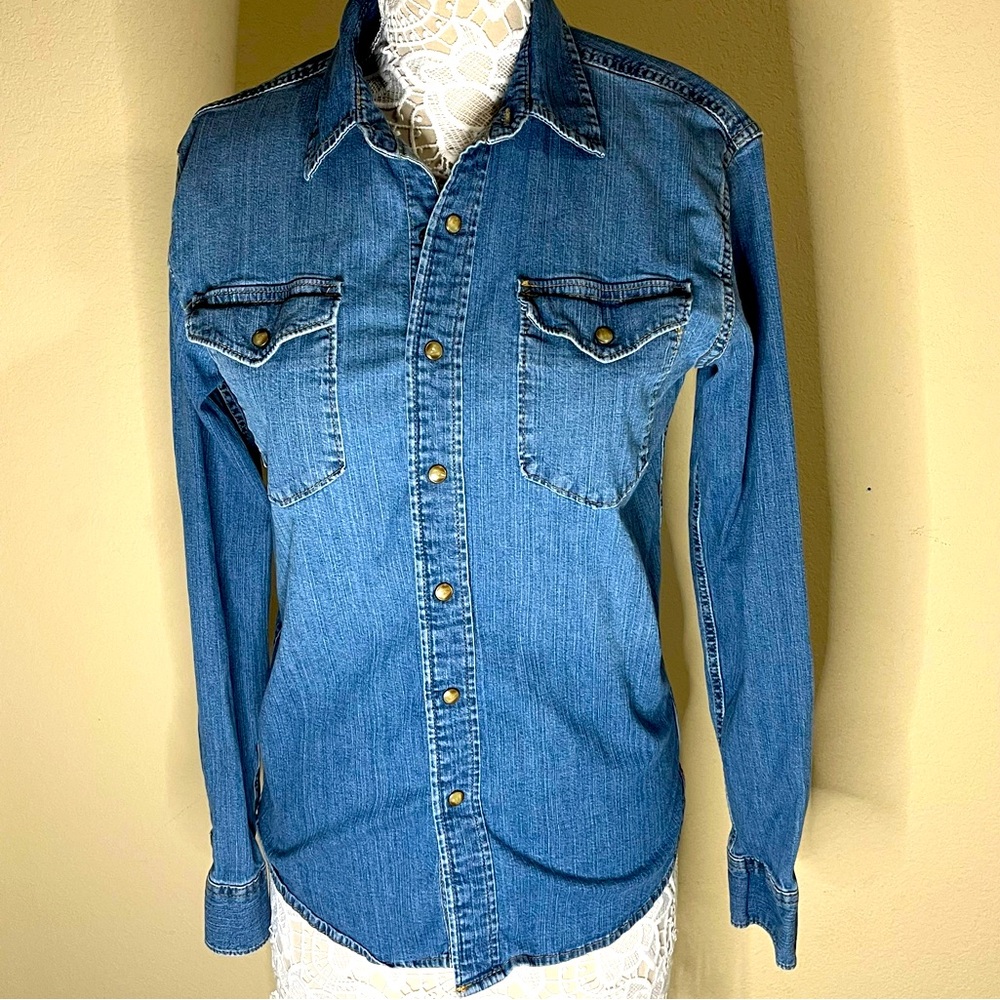 Wrangler women’s Indigo Blue Denim snap-up long sleeve shirt size small